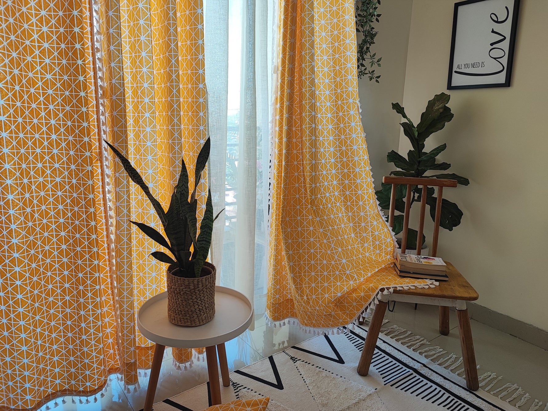 The Versatility of Curtains: Privacy, Light Control, Decor, and Energy Efficiency